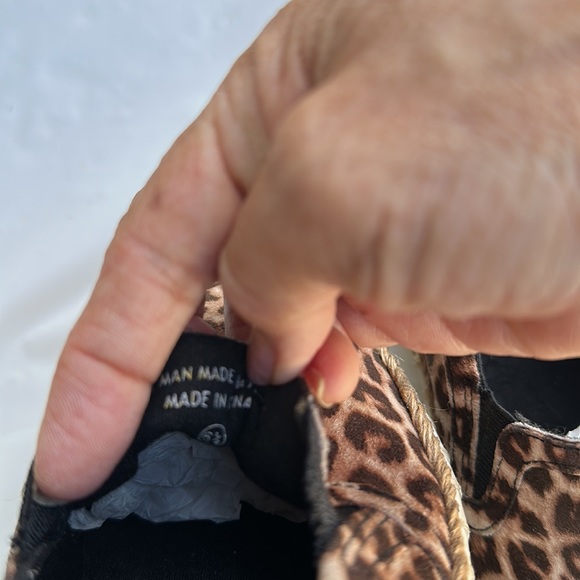 Slip ons animal print great condition 6.5 - Picture 3 of 4